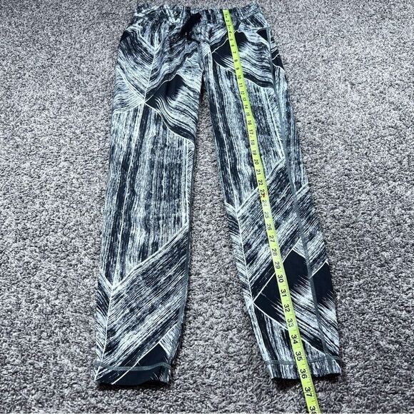 Lululemon Namaskar II Jogger Pants Size 2 Heat Wave White Black - Picture 2 of 8